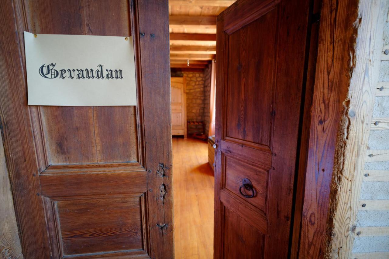 Le Petit Chateau Du Villard Le Malzieu-Forain Bagian luar foto